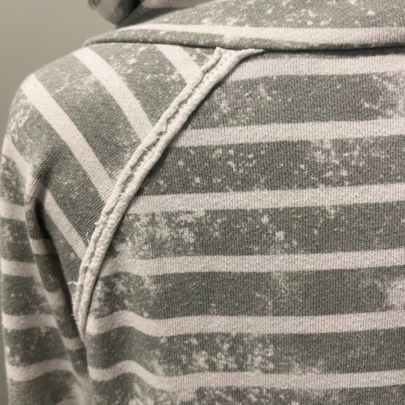 ROXY Button Neck, Double Zipper Front Pocket Hoodie Size Large Logo Zipper Pulls - Picture 7 of 15